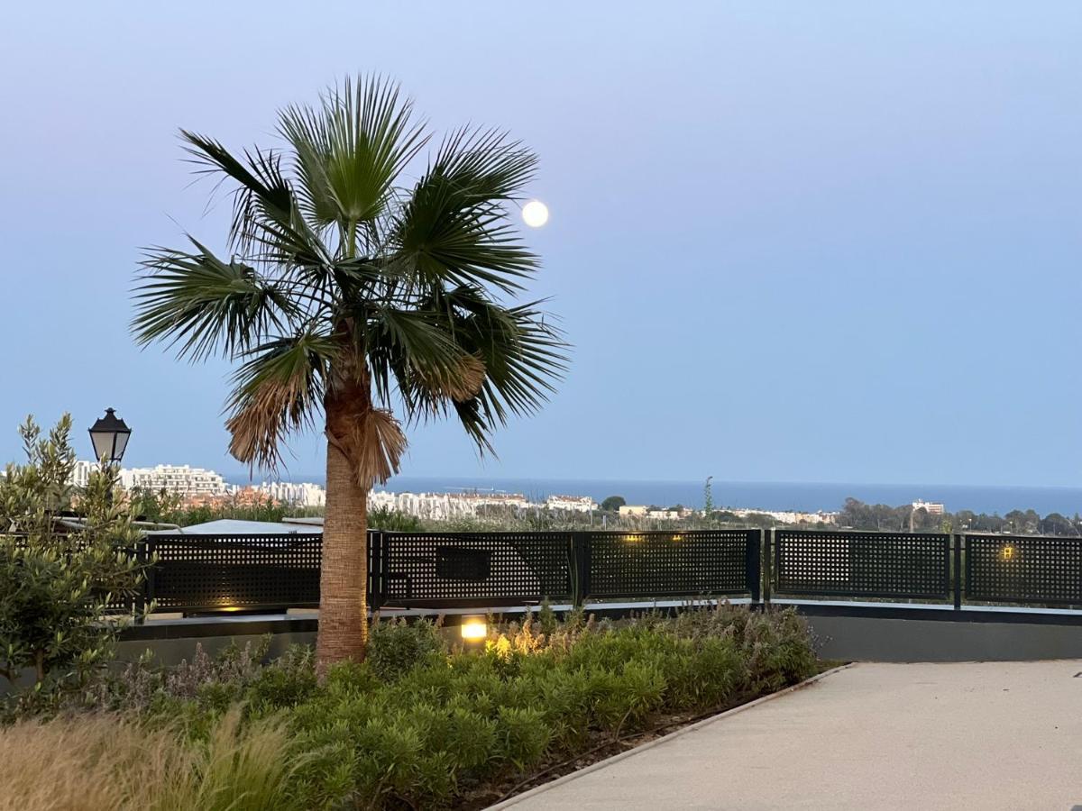 شقة The Golden Oasis Penthouse إِستيبونا المظهر الخارجي الصورة